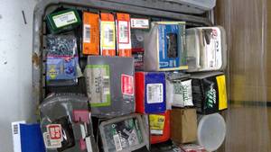 lot 416 image: Assorted screws