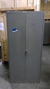 lot 418 image: Metal Cabinet