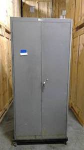 lot 419 image: Metal Cabinet