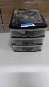 lot 442 image: Vintage Phone chargers and cases