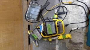 lot 464 image: Portable work lights