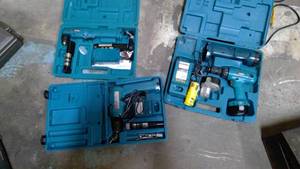 lot 465 image: Makita drills