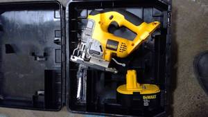lot 490 image: DEWALT jig saw