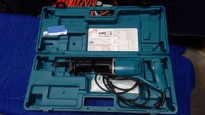 lot 498 image: Makita Recriprocating saw