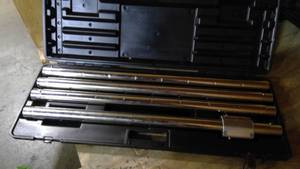 lot 517 image: Crain tube case #498 Carpet stretcher