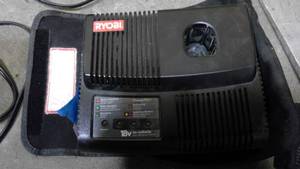 lot 524 image: Ryobi 18v in vehicle charger
