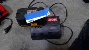 lot 525 image: Ryobi 18v battery and charger