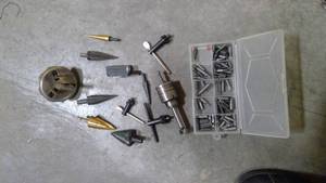 lot 542 image: Assorted driver bits and step down drill bits Drill chucks