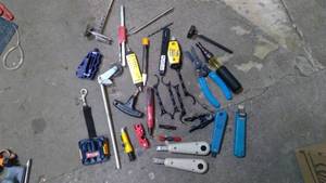 lot 563 image: Assorted Hand Tools