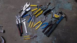 lot 571 image: Assorted Hand Tools