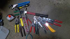 lot 574 image: Assorted Hand Tools