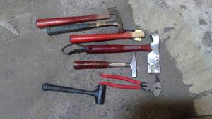 lot 581 image: Assorted hammers