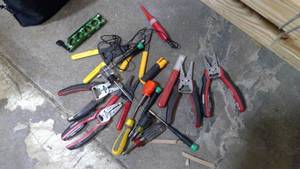 lot 582 image: Assorted Hand Tools