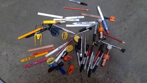 lot 586 image: Assorted Pencils and markers