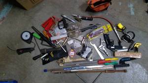 lot 592 image: Assorted tools