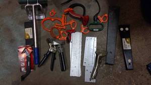 lot 595 image: Assorted duct work benders flooring tools cable cuffs