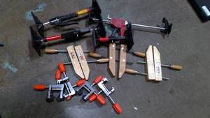 lot 602 image: Assorted cabinet items