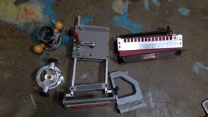 lot 605 image: Assorted jigs