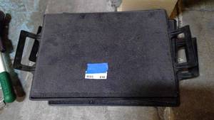 lot 616 image: Kneeling pads