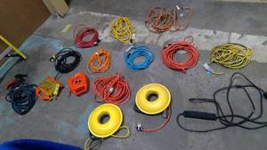 lot 624 image: Electrical cords