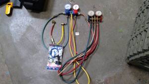 lot 643 image: Refridgeration gauges