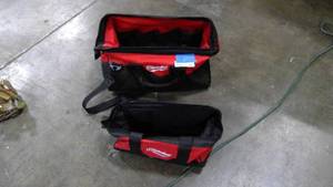 lot 653 image: Milwaukee soft bags