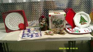 lot 9 image: Large Christmas Dining Tote