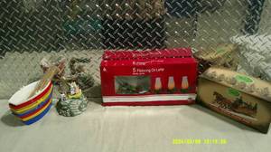 lot 11 image: Holiday Decoration Mix 1