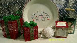 lot 31 image: Vintage Plate & Winter Decor