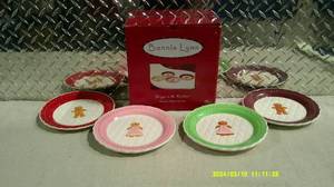 lot 33 image: Bonnie Lynn Gingerbread Plates