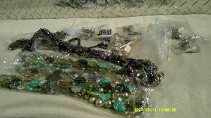 lot 45 image: Vintage Costume Jewelry Bundle&nbsp3
