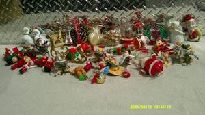 lot 76 image: A large selection of loose Christmas Tree Ornaments