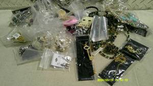 lot 81 image: Vintage Costume Jewelry Bundle&nbsp12