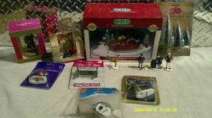 lot 83 image: Various Christmas Decorations