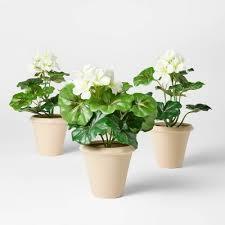 lot 78 image: Set of 3 potted geranium arrangements Artificial construction Ceramic Containers
