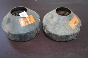 lot 82 image: 2 Pipe Cleaners