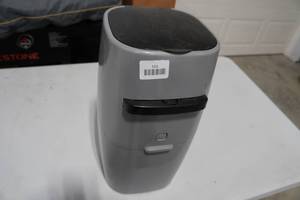 lot 111 image: Litter Genie