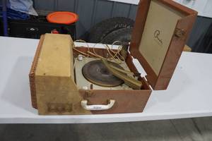 lot 208 image: Vintage Phonola Record Player