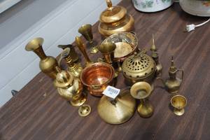 lot 200 image: Assorted Brass Serviceware and Dcor