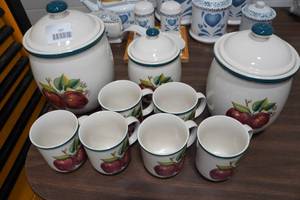 lot 197 image: Farm Themed Canisters and Mugs