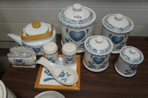 lot 198 image: Farm House Set - Tea Pot, Canisters, Salt & Pepper Shakers