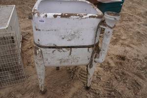lot 311 image: Antique Wash Tub