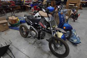 lot 23 image: SSR Gas Dirt Bike