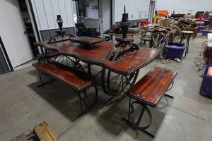 lot 20 image: Wagon Wheel Western Themed Table and Bench Set - Working Lights and Lazy Susan