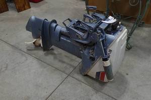 lot 131 image: Evinrude 15HP Outboard Boat Motor