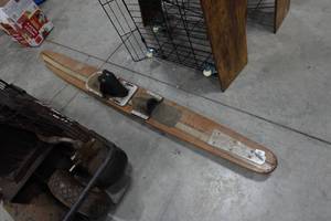lot 187 image: Vintage Wood Water Ski