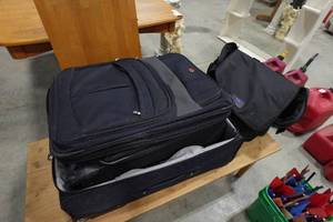 lot 125 image: Suit Cases and Bag