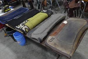 lot 256 image: Saddle Blankets