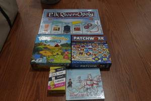 lot 216 image: Puzzles, Games, and Books