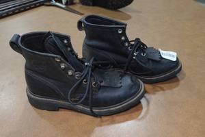 lot 222 image: Ariat Boots - Size 5.5